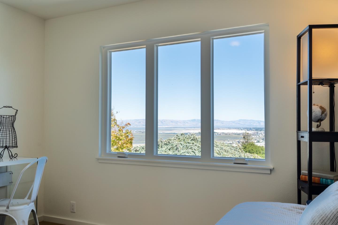 Detail Gallery Image 30 of 63 For 15 Buckland Ct, San Carlos,  CA 94070 - 3 Beds | 2/1 Baths