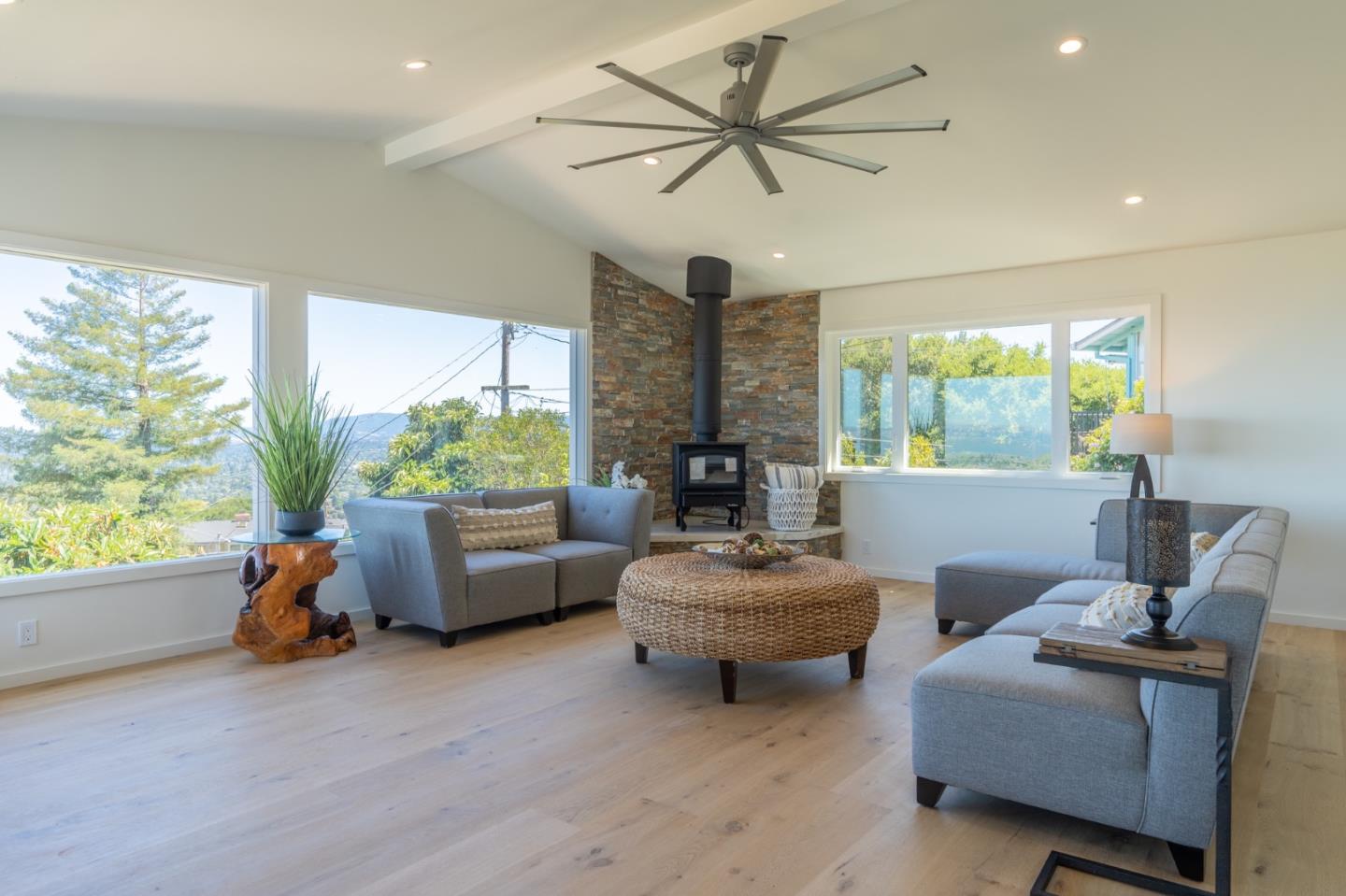 Detail Gallery Image 34 of 63 For 15 Buckland Ct, San Carlos,  CA 94070 - 3 Beds | 2/1 Baths