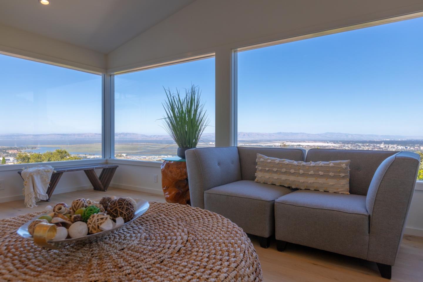 Detail Gallery Image 40 of 63 For 15 Buckland Ct, San Carlos,  CA 94070 - 3 Beds | 2/1 Baths