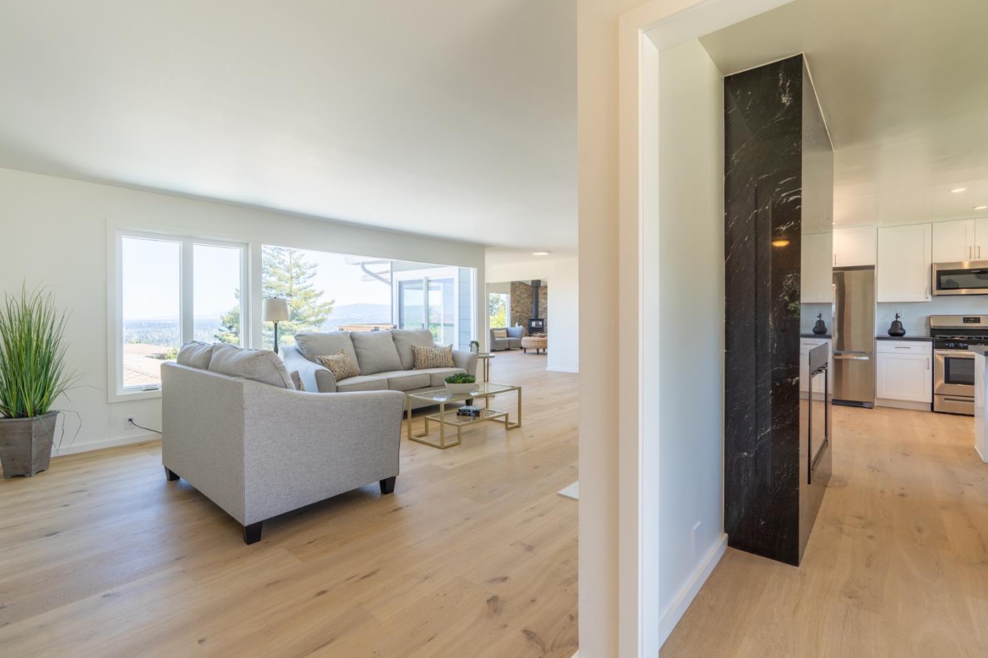 Detail Gallery Image 5 of 63 For 15 Buckland Ct, San Carlos,  CA 94070 - 3 Beds | 2/1 Baths