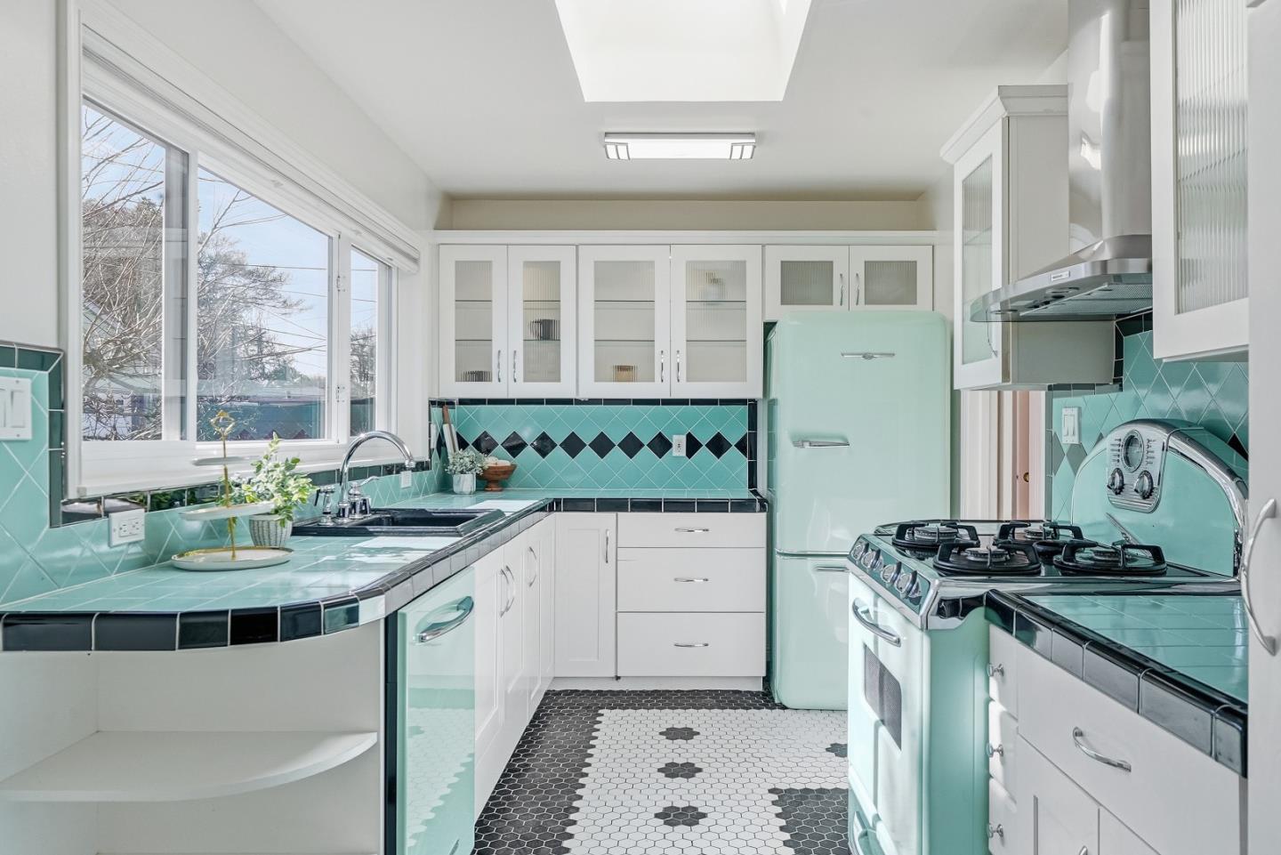 Detail Gallery Image 10 of 41 For 2306 Peachtree Ln, San Jose,  CA 95128 - 3 Beds | 1 Baths