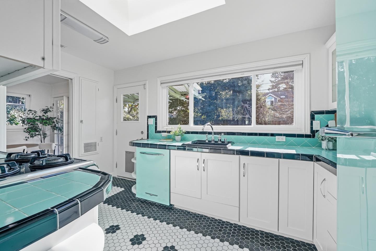 Detail Gallery Image 11 of 41 For 2306 Peachtree Ln, San Jose,  CA 95128 - 3 Beds | 1 Baths