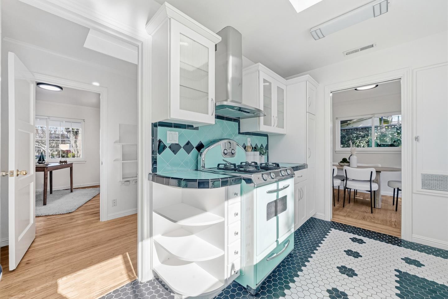 Detail Gallery Image 13 of 41 For 2306 Peachtree Ln, San Jose,  CA 95128 - 3 Beds | 1 Baths