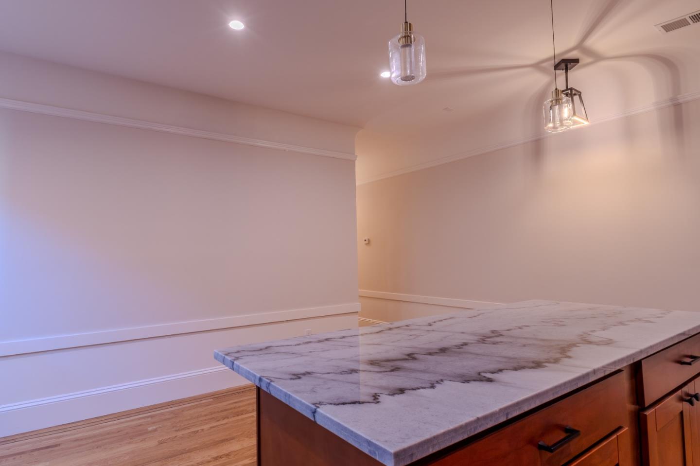 Detail Gallery Image 6 of 35 For 2018 Oakdale Ave, San Francisco,  CA 94124 - 3 Beds | 2 Baths