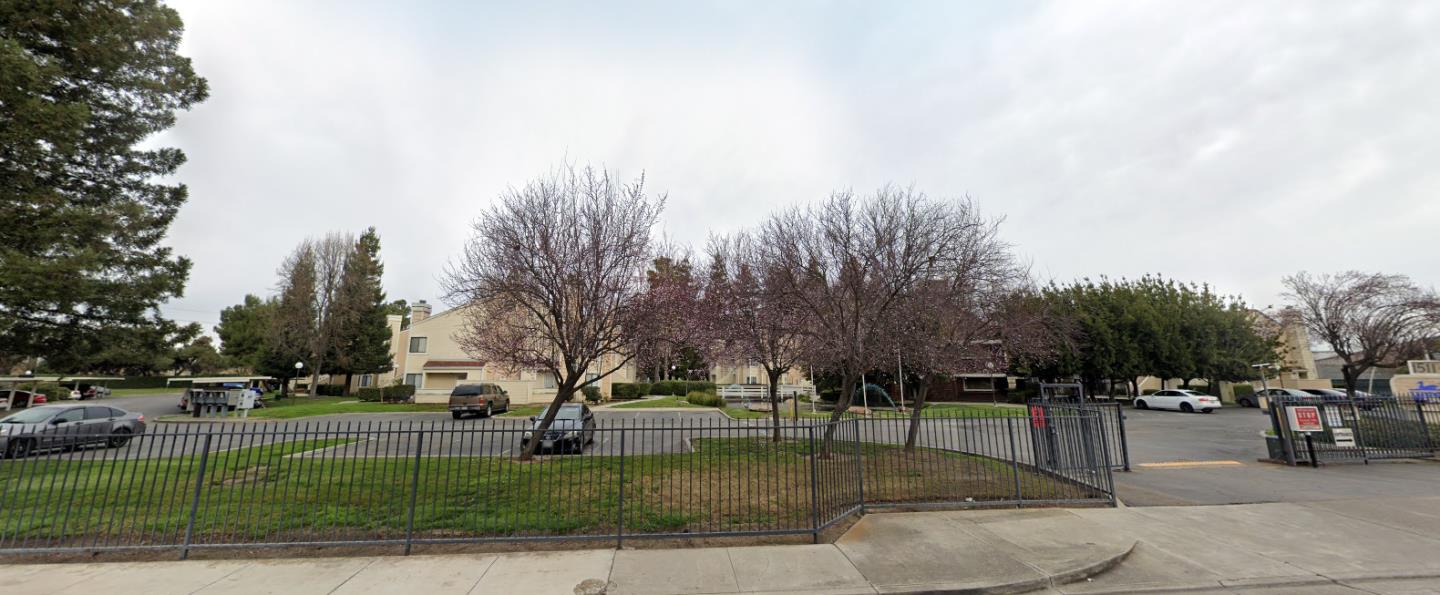 Detail Gallery Image 5 of 16 For 1645 Pyrenees Ave #63,  Stockton,  CA 95210 - 1 Beds | 1 Baths