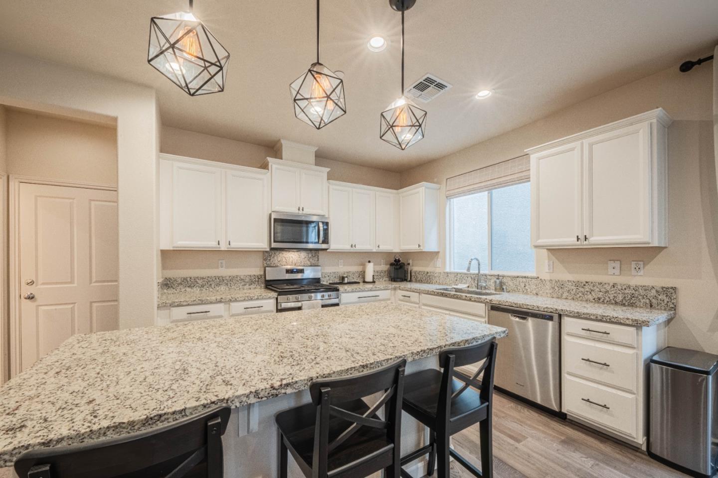 Detail Gallery Image 12 of 46 For 18831 Sedgwick Ln, Marina,  CA 93933 - 3 Beds | 2/1 Baths