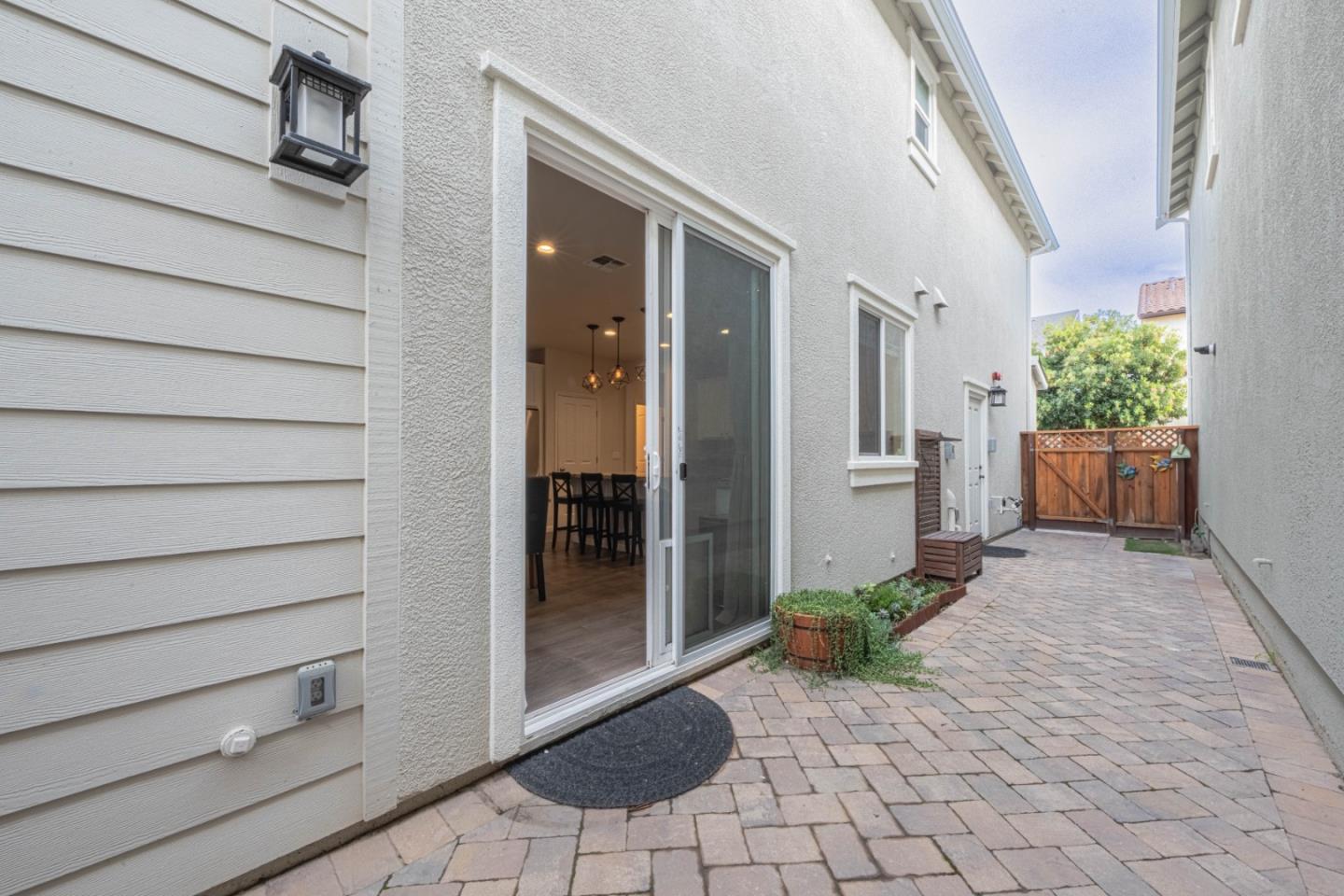 Detail Gallery Image 9 of 46 For 18831 Sedgwick Ln, Marina,  CA 93933 - 3 Beds | 2/1 Baths