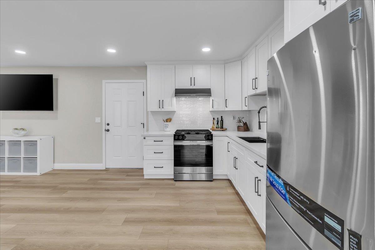 Detail Gallery Image 11 of 27 For 1680 Seville St, Salinas,  CA 93906 - 3 Beds | 2 Baths