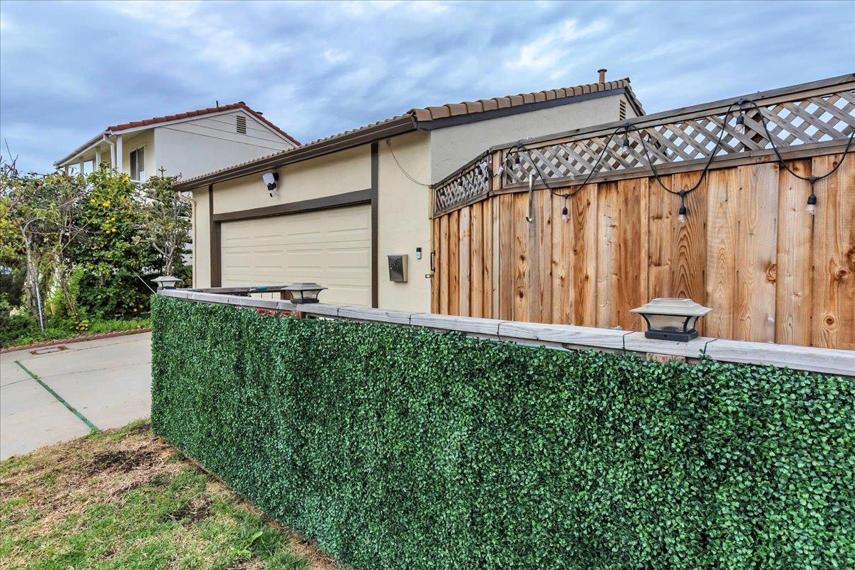 Detail Gallery Image 2 of 27 For 1680 Seville St, Salinas,  CA 93906 - 3 Beds | 2 Baths