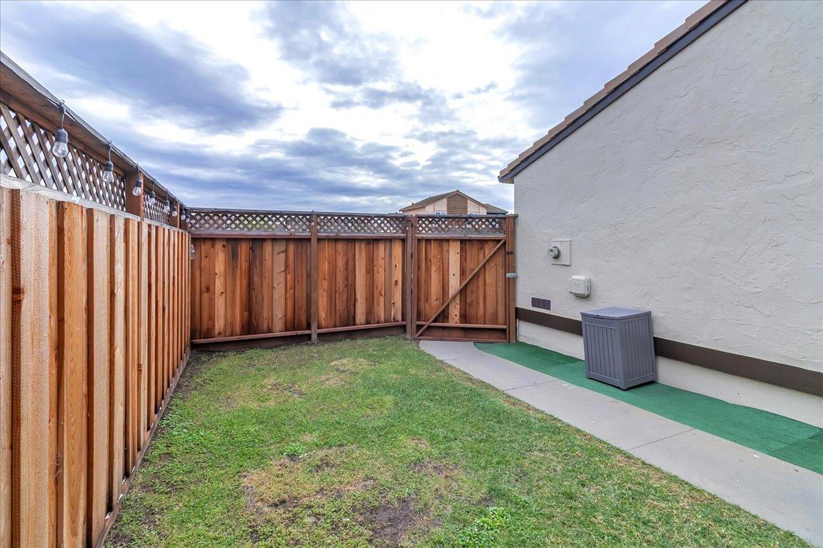 Detail Gallery Image 3 of 27 For 1680 Seville St, Salinas,  CA 93906 - 3 Beds | 2 Baths