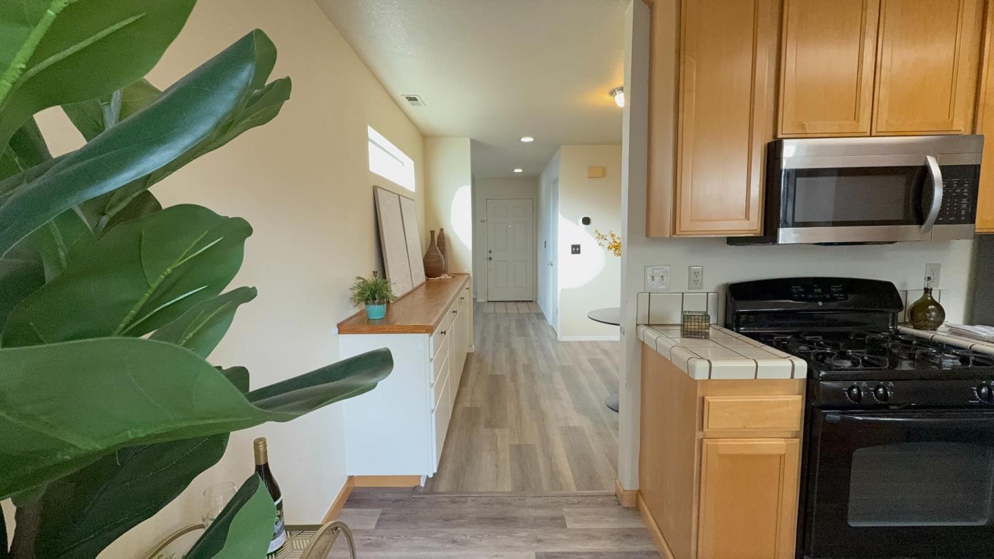 Detail Gallery Image 13 of 37 For 1026 Highlander Dr, Seaside,  CA 93955 - 2 Beds | 2 Baths