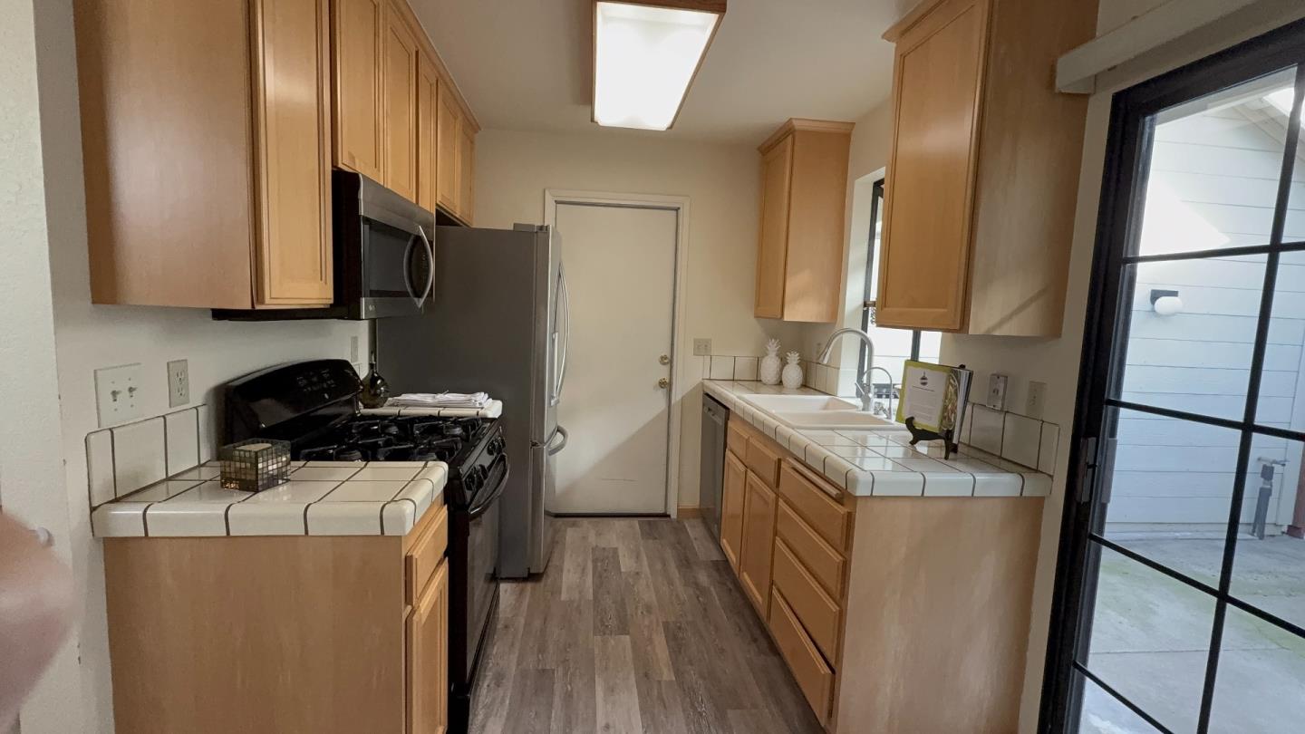 Detail Gallery Image 14 of 37 For 1026 Highlander Dr, Seaside,  CA 93955 - 2 Beds | 2 Baths