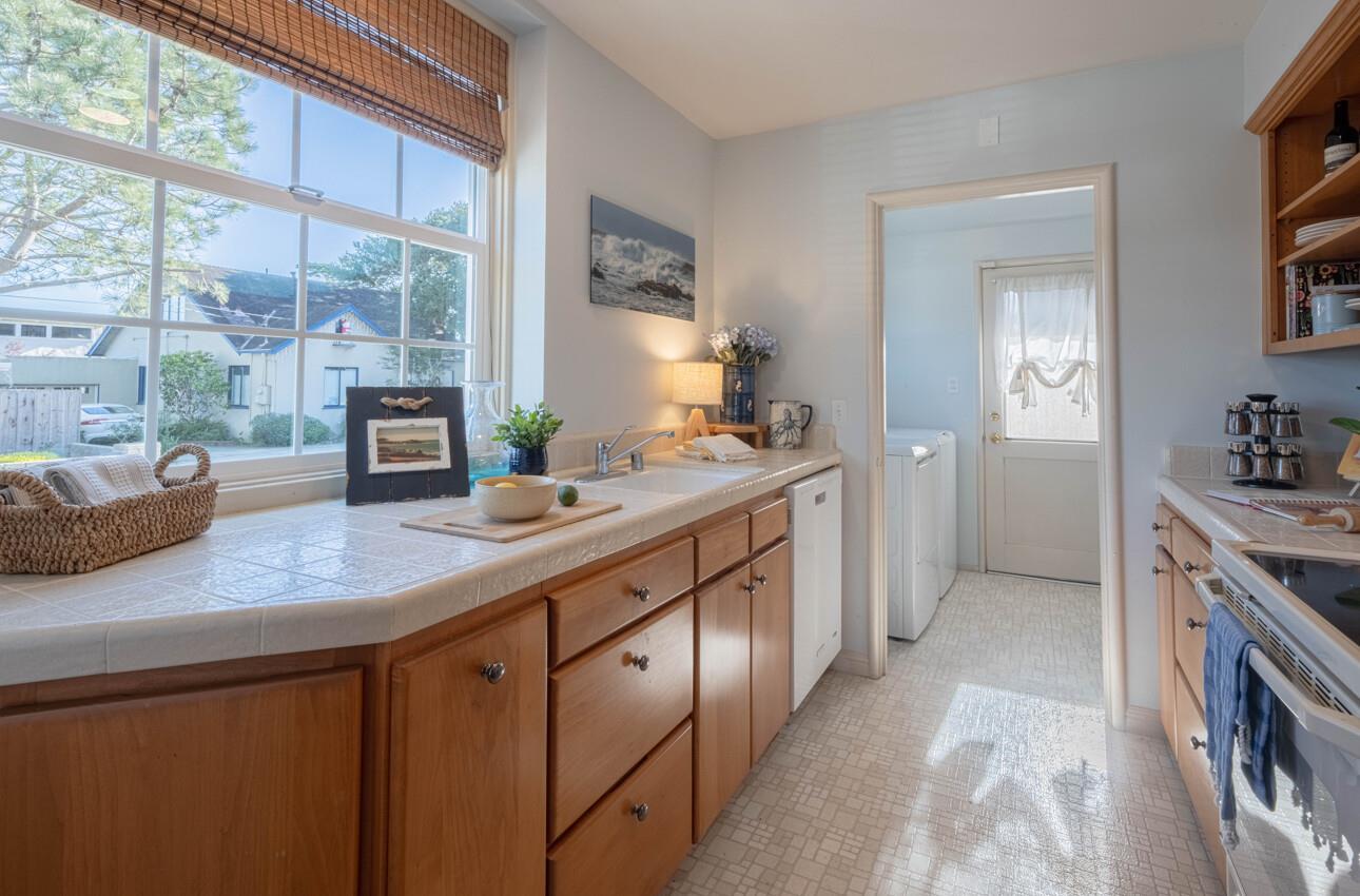 Detail Gallery Image 15 of 40 For 801 Laurel Ave, Pacific Grove,  CA 93950 - 2 Beds | 2 Baths