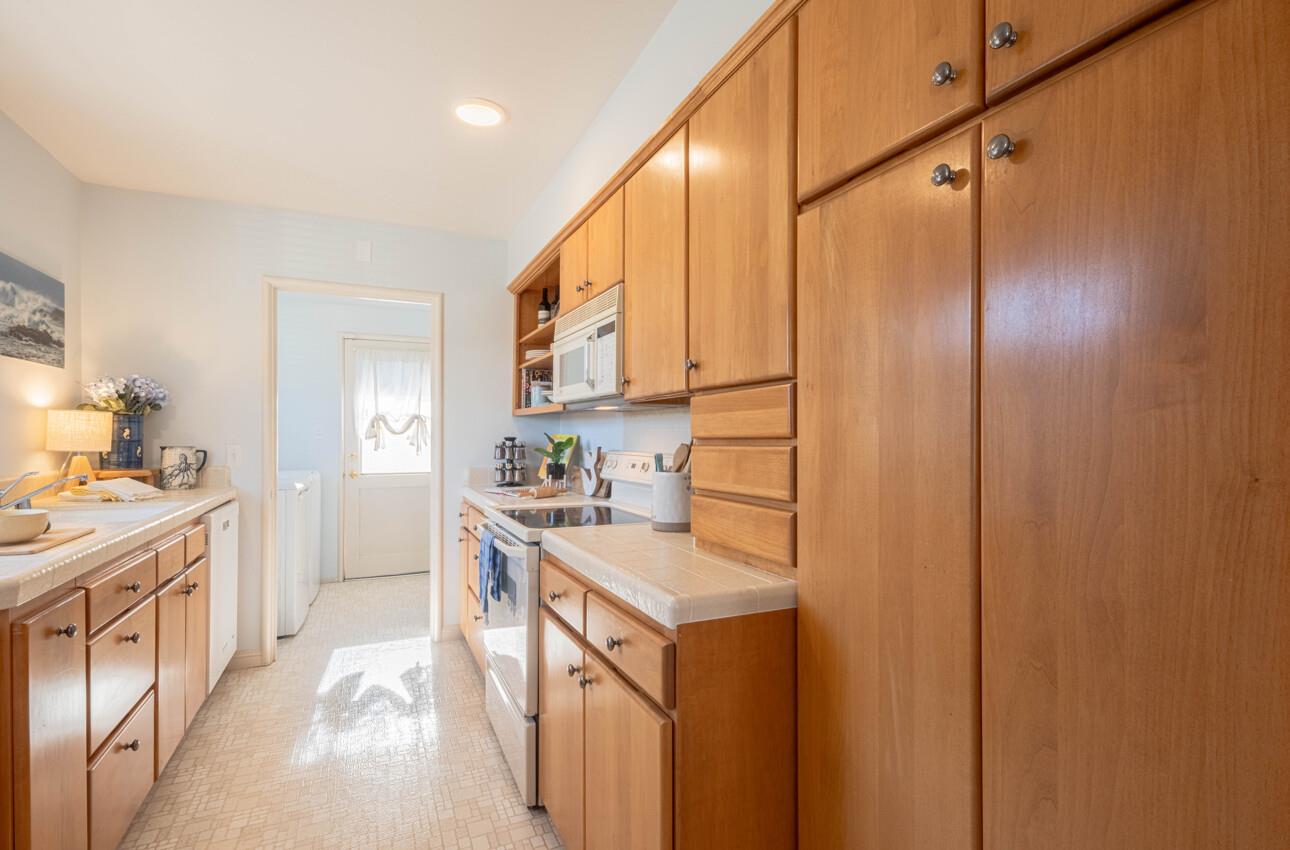 Detail Gallery Image 16 of 40 For 801 Laurel Ave, Pacific Grove,  CA 93950 - 2 Beds | 2 Baths