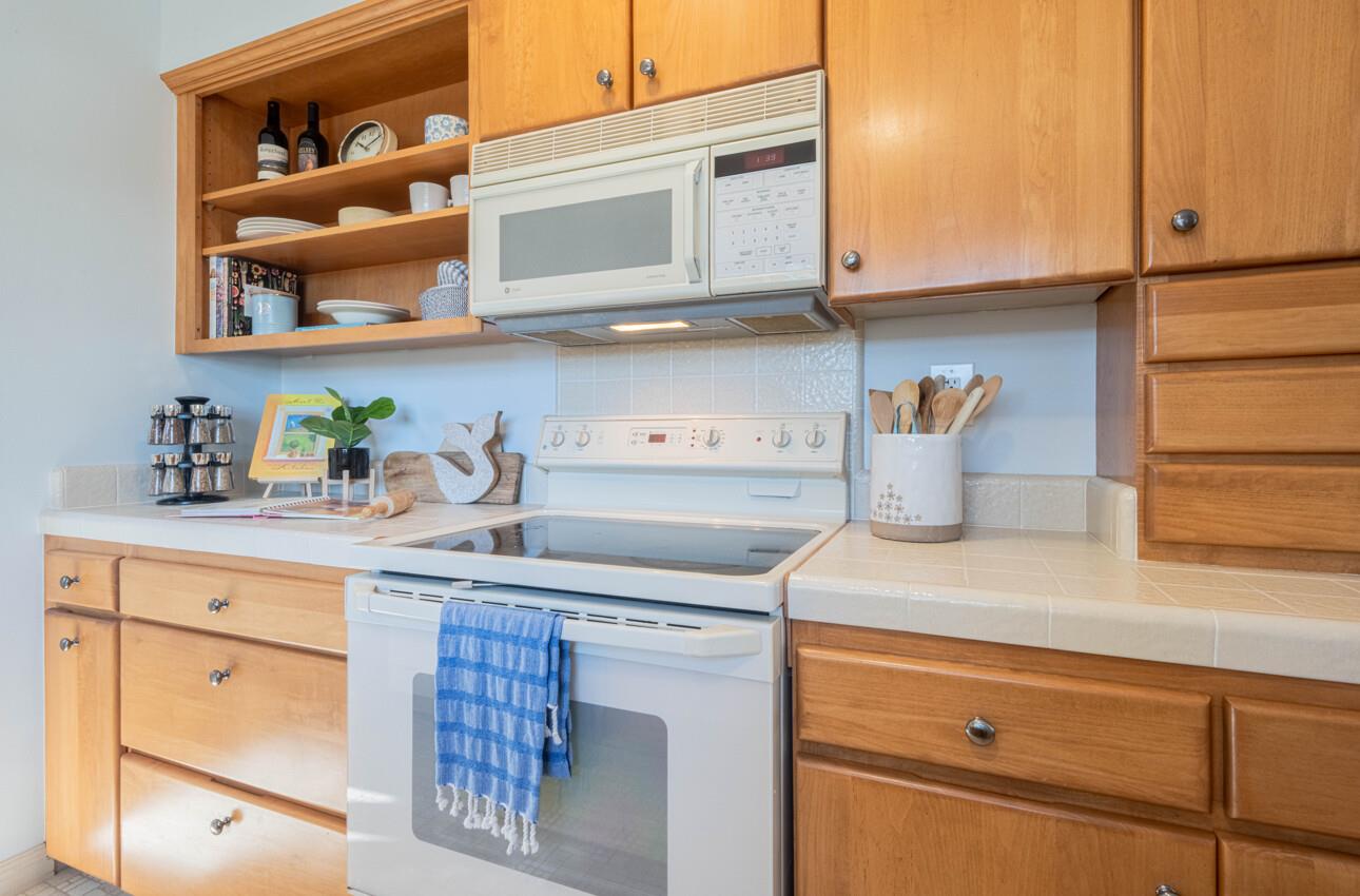 Detail Gallery Image 18 of 40 For 801 Laurel Ave, Pacific Grove,  CA 93950 - 2 Beds | 2 Baths