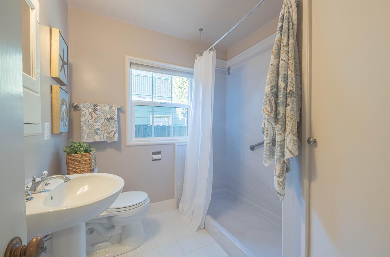 Detail Gallery Image 31 of 40 For 801 Laurel Ave, Pacific Grove,  CA 93950 - 2 Beds | 2 Baths