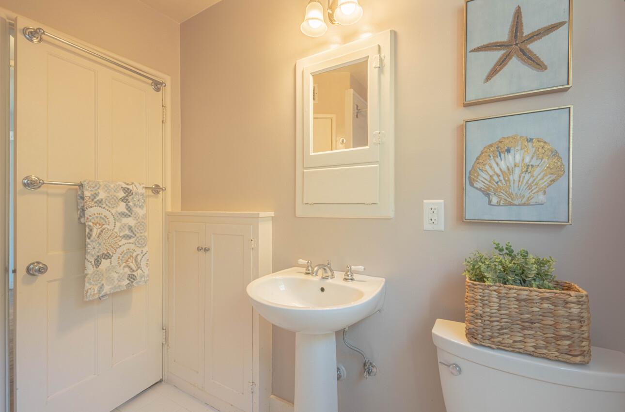 Detail Gallery Image 32 of 40 For 801 Laurel Ave, Pacific Grove,  CA 93950 - 2 Beds | 2 Baths