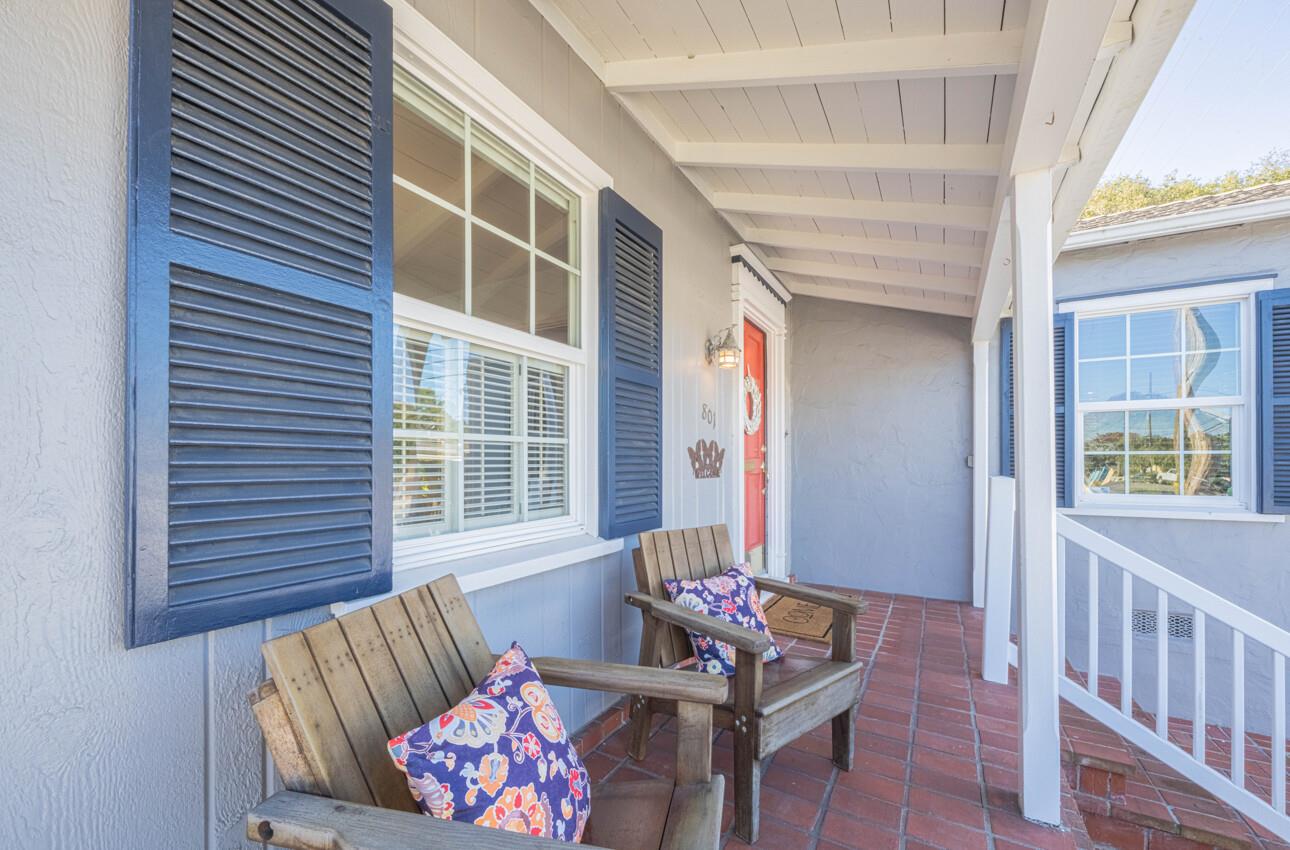 Detail Gallery Image 4 of 40 For 801 Laurel Ave, Pacific Grove,  CA 93950 - 2 Beds | 2 Baths