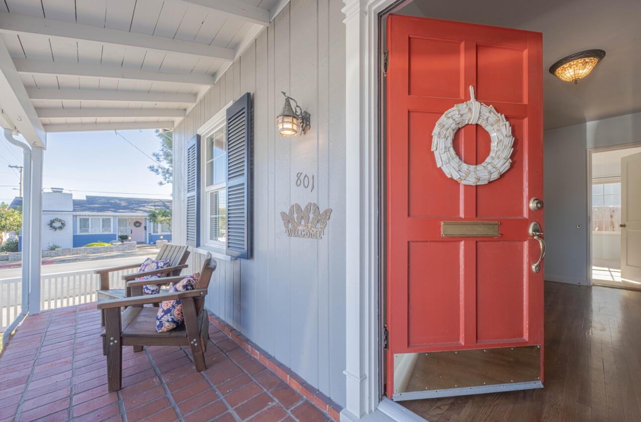 Detail Gallery Image 5 of 40 For 801 Laurel Ave, Pacific Grove,  CA 93950 - 2 Beds | 2 Baths