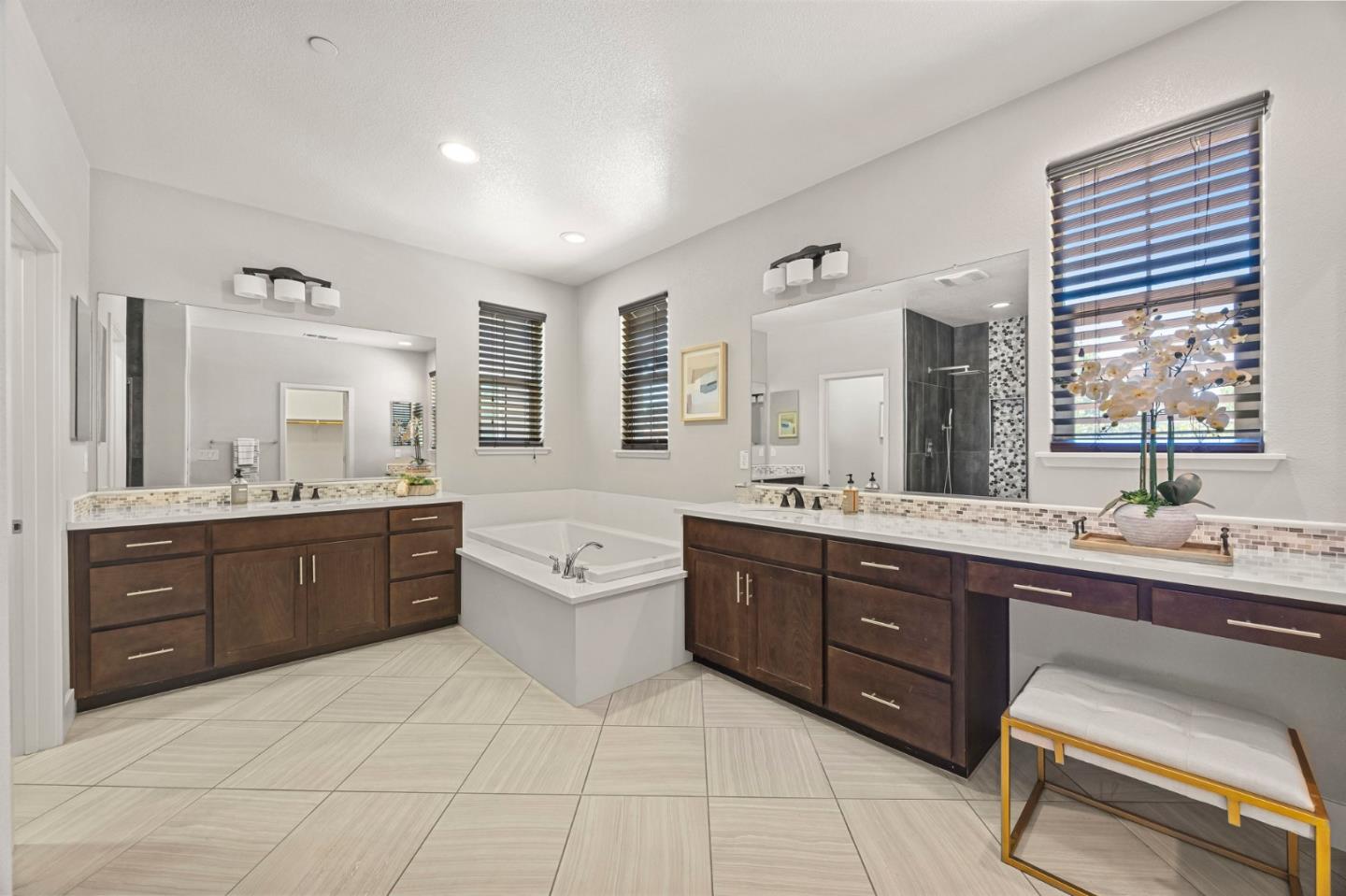 Detail Gallery Image 23 of 41 For 9850 Bobcat Ct, Gilroy,  CA 95020 - 4 Beds | 3/1 Baths