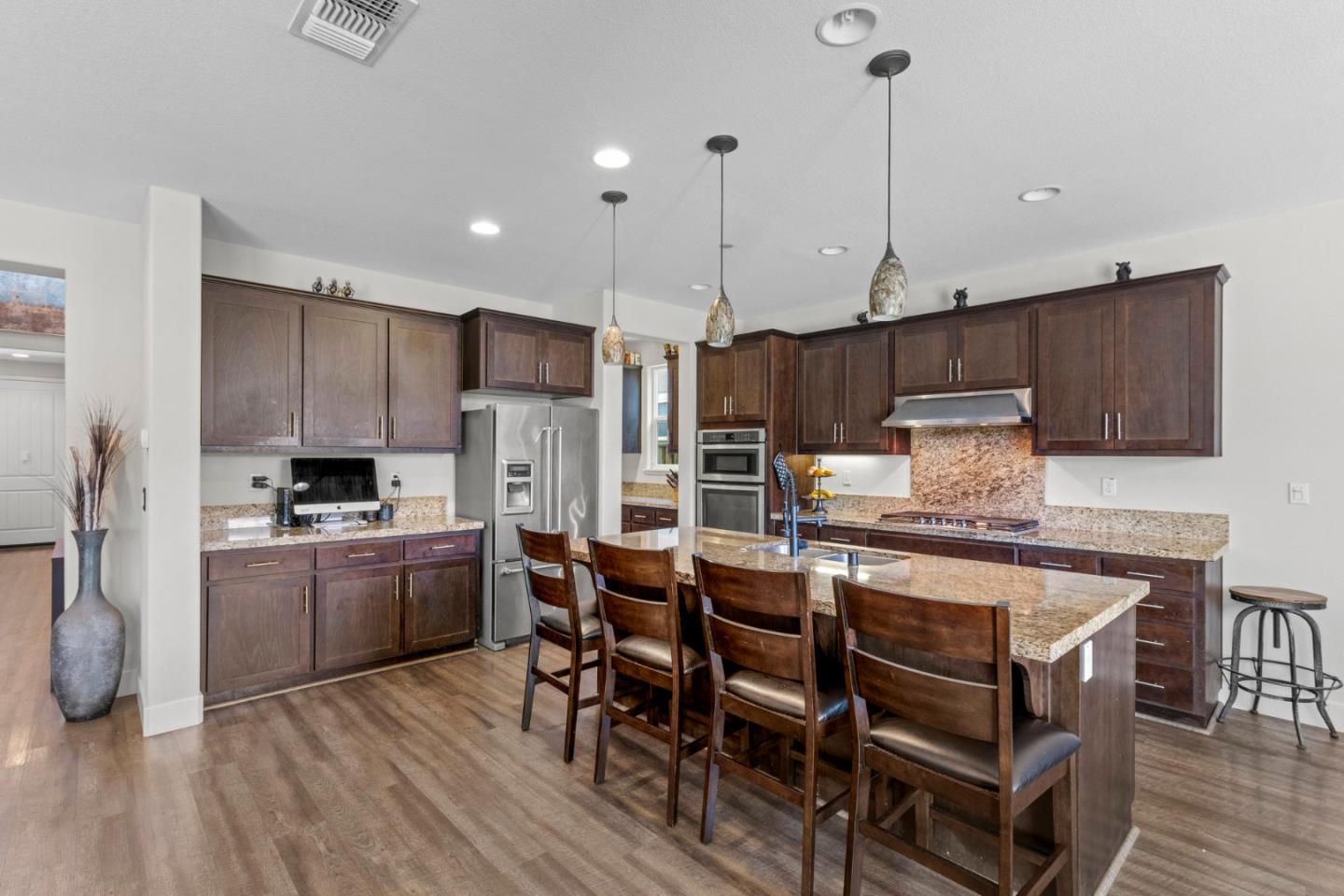 Detail Gallery Image 6 of 41 For 9850 Bobcat Ct, Gilroy,  CA 95020 - 4 Beds | 3/1 Baths