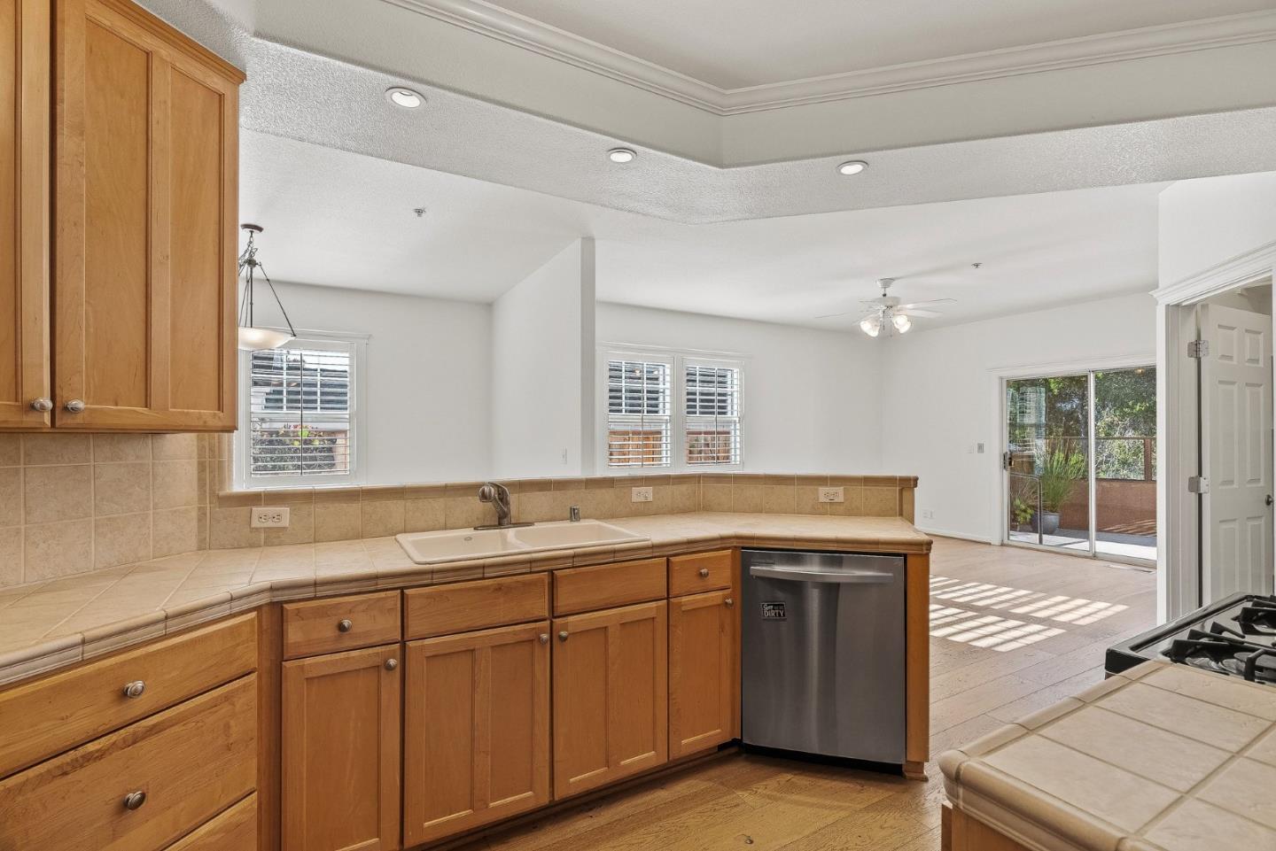 Detail Gallery Image 17 of 41 For 419 Linden St, Santa Cruz,  CA 95062 - 3 Beds | 2 Baths