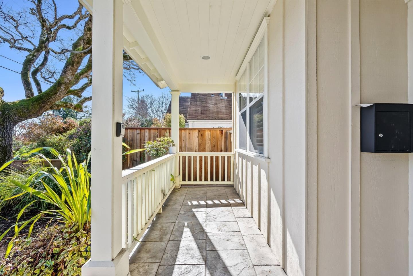 Detail Gallery Image 5 of 41 For 419 Linden St, Santa Cruz,  CA 95062 - 3 Beds | 2 Baths