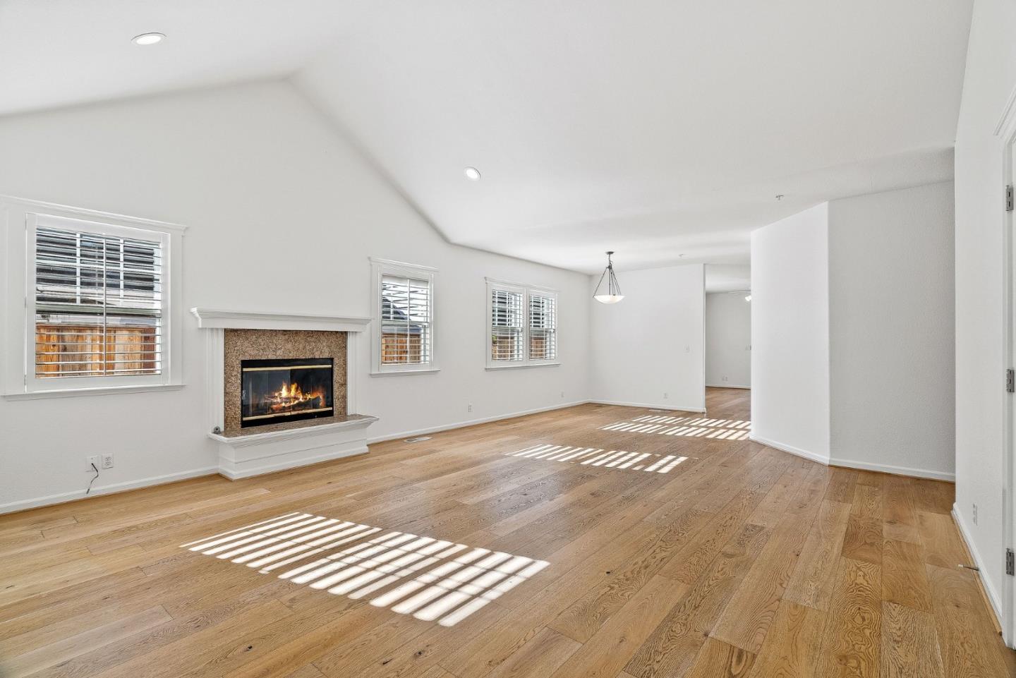 Detail Gallery Image 8 of 41 For 419 Linden St, Santa Cruz,  CA 95062 - 3 Beds | 2 Baths