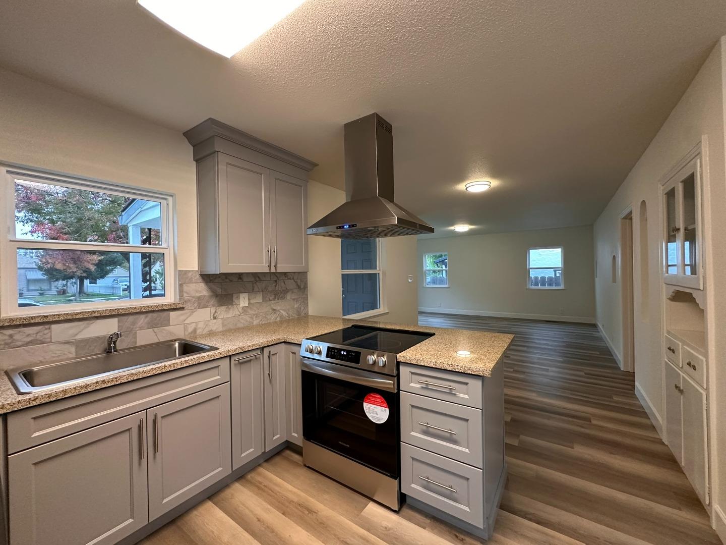 Detail Gallery Image 7 of 31 For 1220 S Church St, Lodi,  CA 95240 - 3 Beds | 1/1 Baths