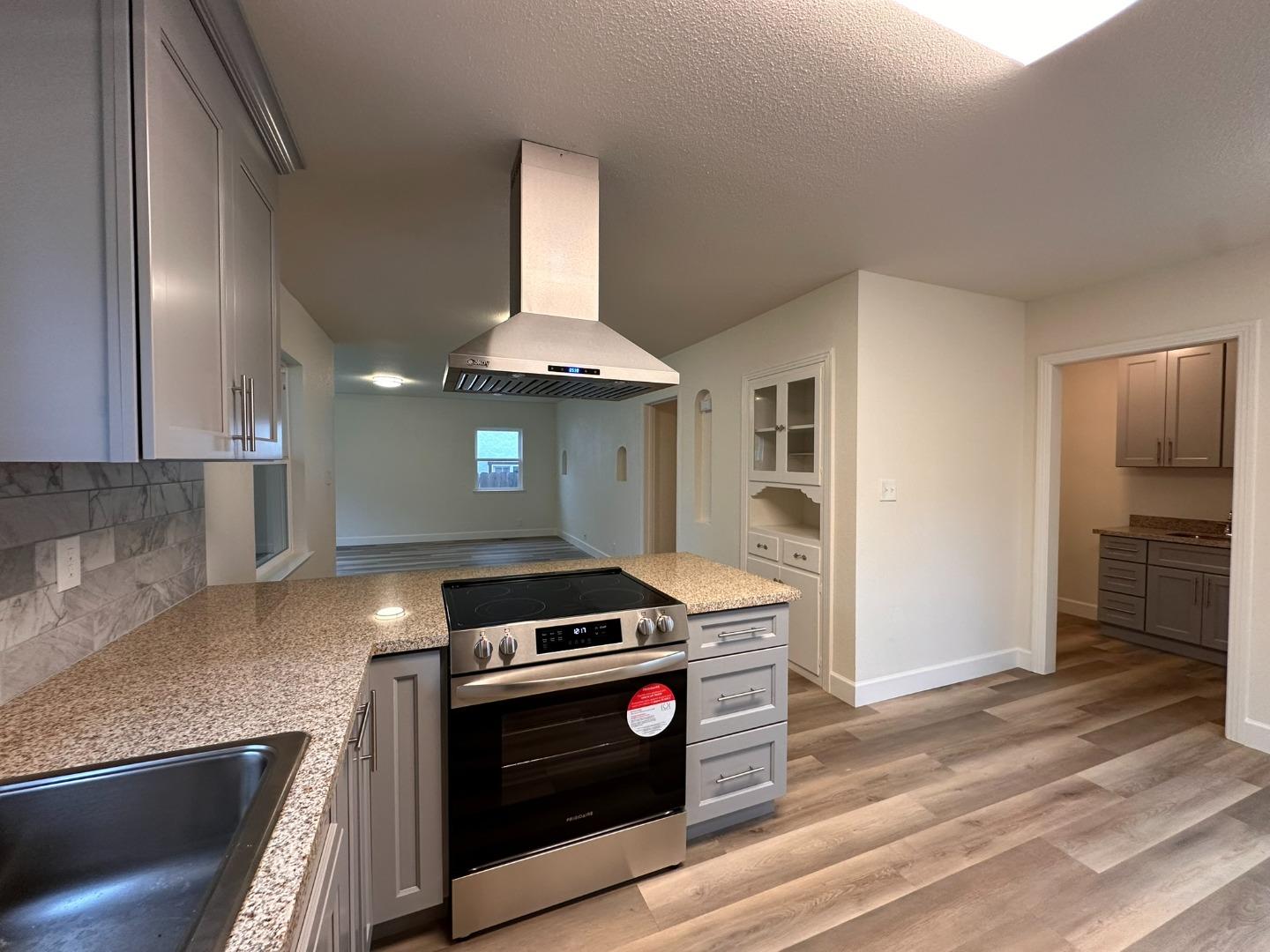 Detail Gallery Image 8 of 31 For 1220 S Church St, Lodi,  CA 95240 - 3 Beds | 1/1 Baths