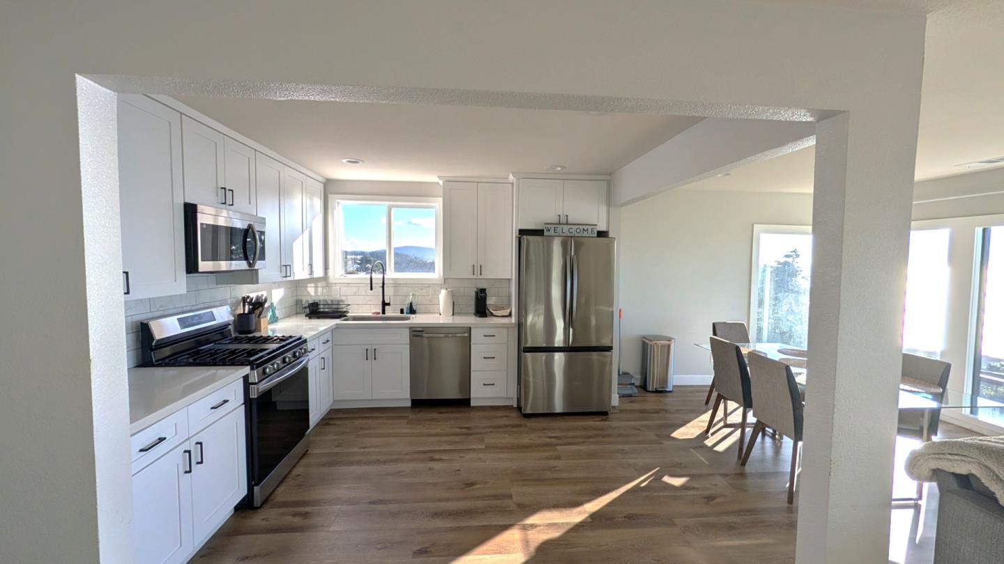 Detail Gallery Image 13 of 29 For 910 Skyline Dr, Daly City,  CA 94015 - 5 Beds | 3 Baths