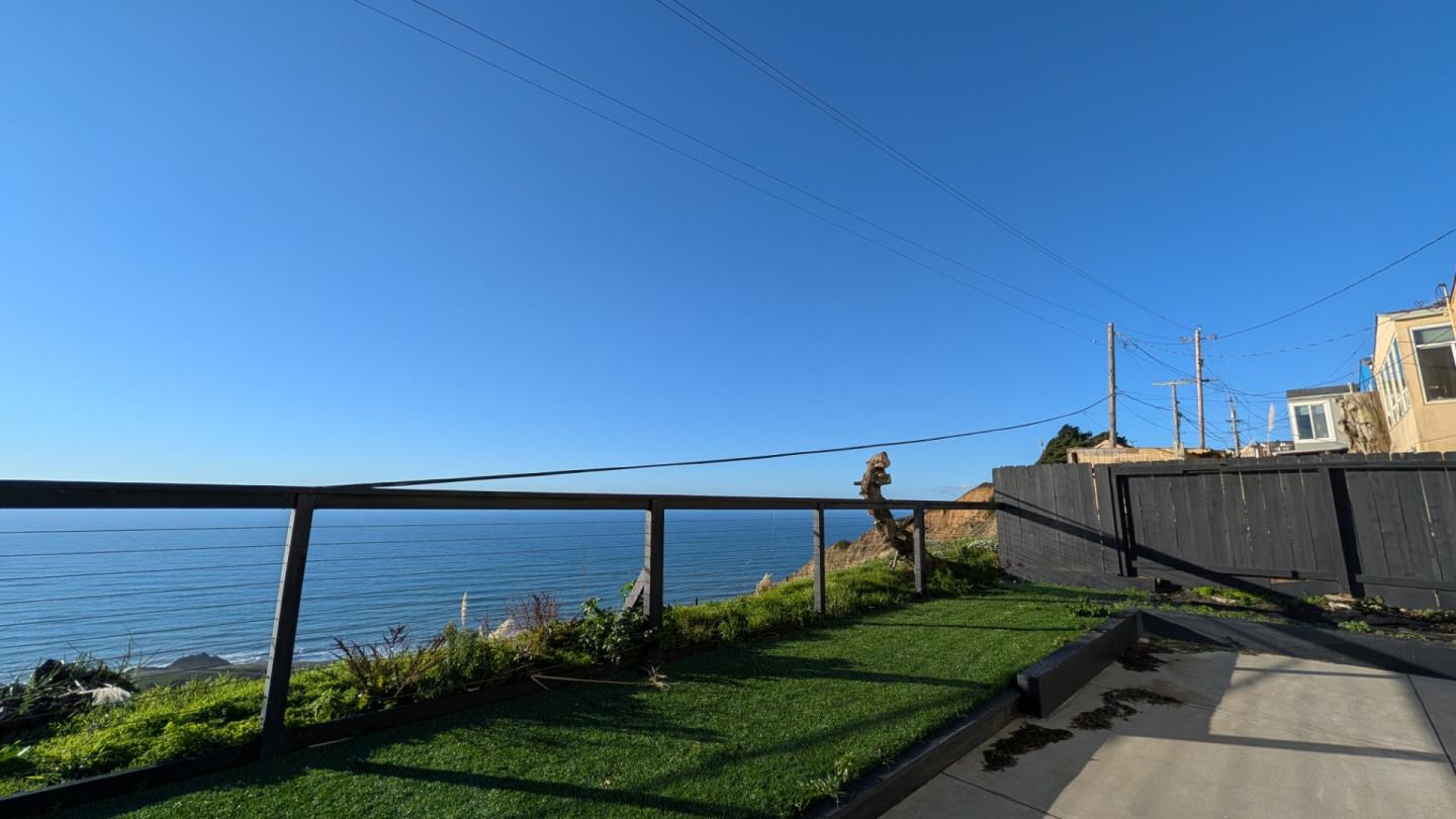 Detail Gallery Image 2 of 29 For 910 Skyline Dr, Daly City,  CA 94015 - 5 Beds | 3 Baths