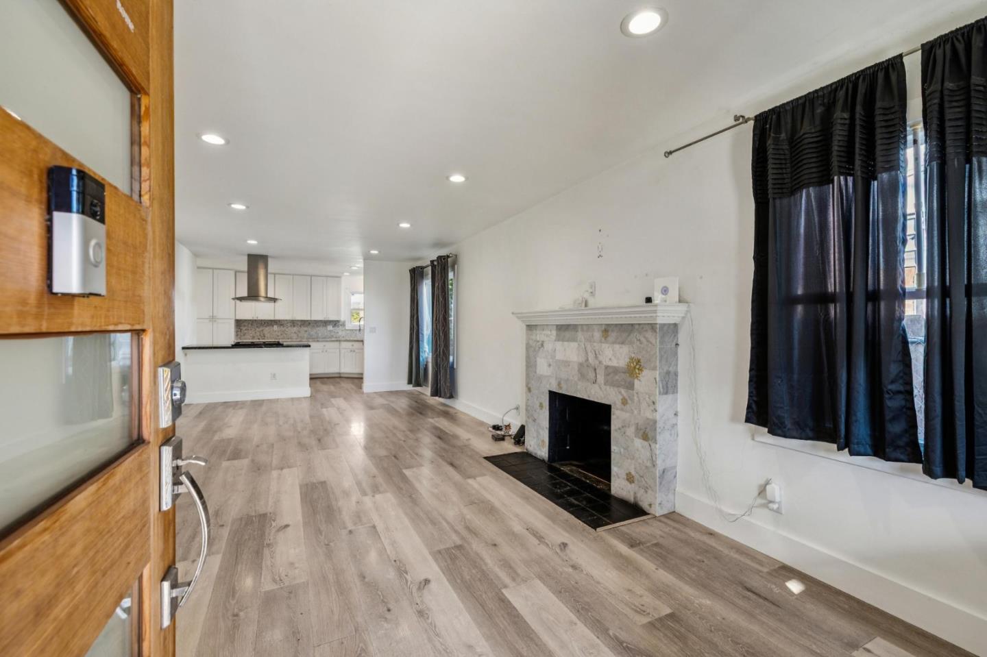 Detail Gallery Image 3 of 28 For 2139 108th Ave, Oakland,  CA 94603 - 3 Beds | 1 Baths