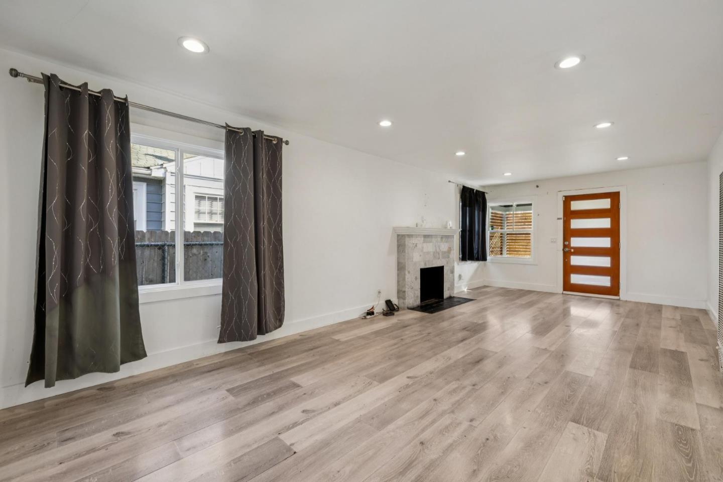 Detail Gallery Image 4 of 28 For 2139 108th Ave, Oakland,  CA 94603 - 3 Beds | 1 Baths