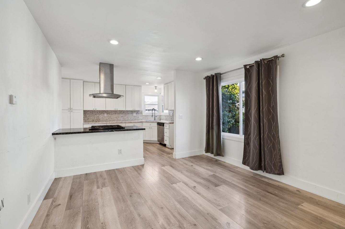 Detail Gallery Image 5 of 28 For 2139 108th Ave, Oakland,  CA 94603 - 3 Beds | 1 Baths