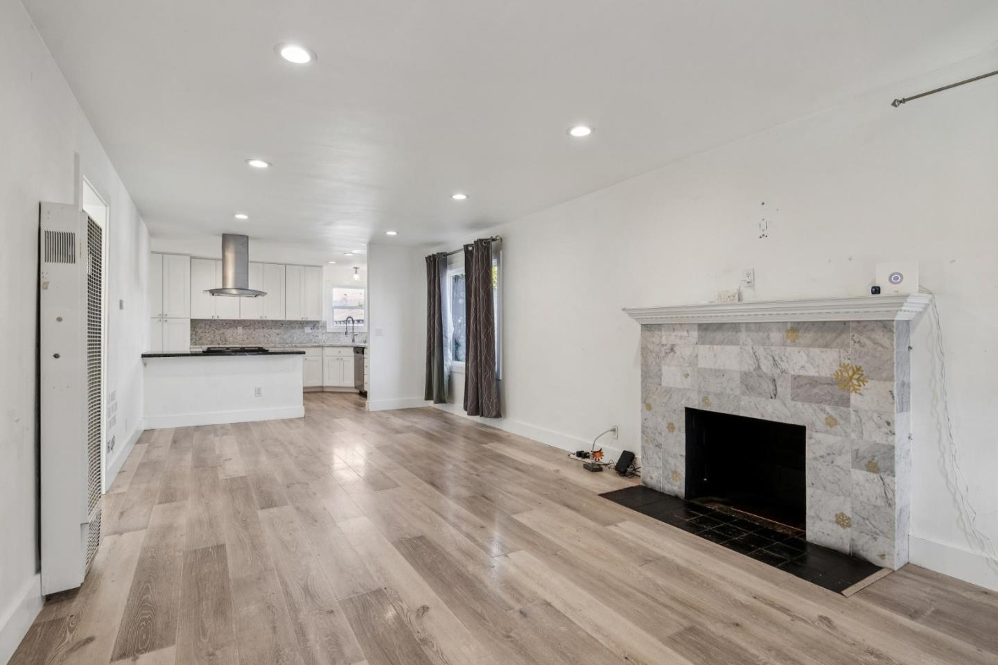 Detail Gallery Image 6 of 28 For 2139 108th Ave, Oakland,  CA 94603 - 3 Beds | 1 Baths