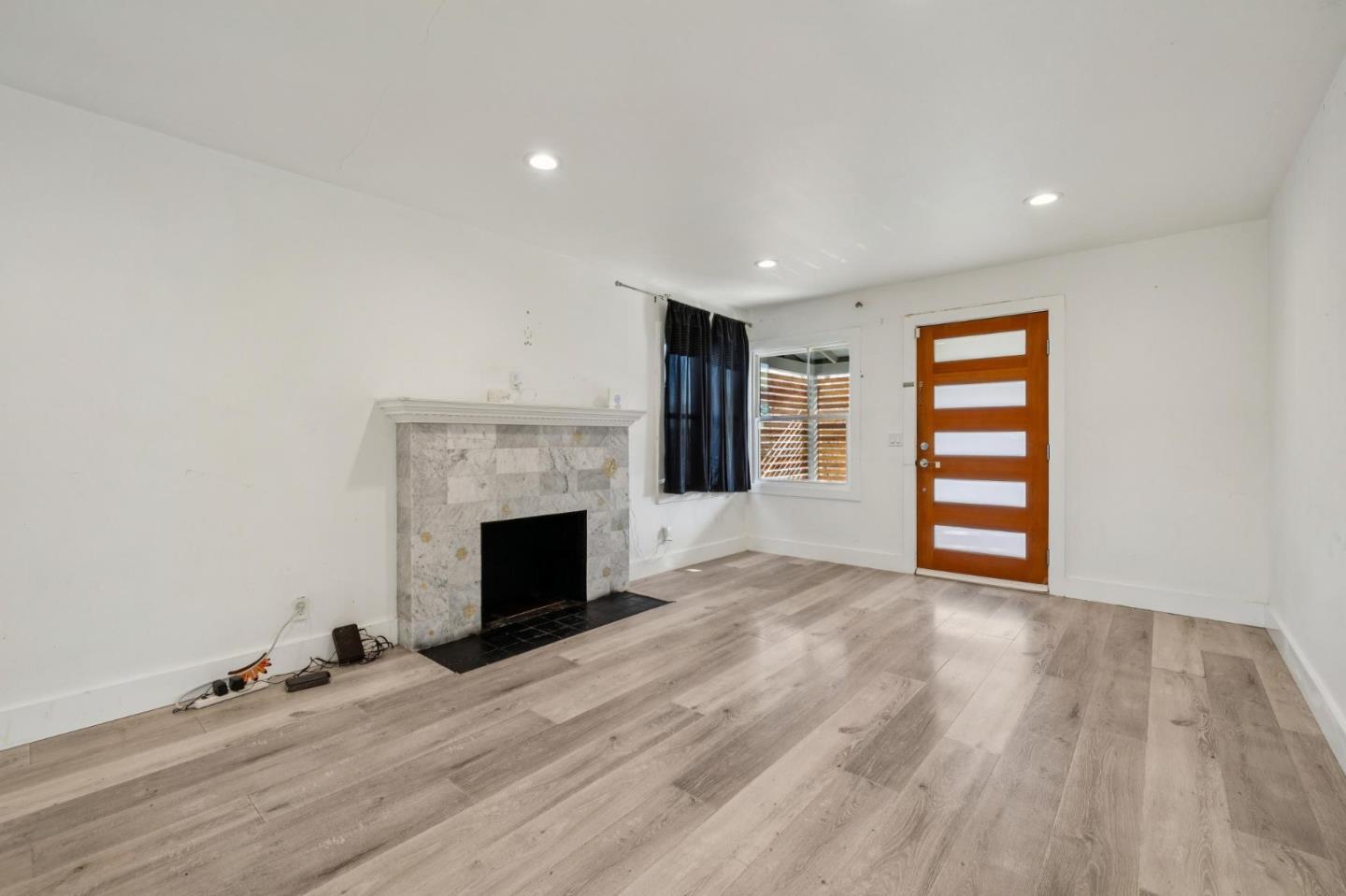 Detail Gallery Image 7 of 28 For 2139 108th Ave, Oakland,  CA 94603 - 3 Beds | 1 Baths