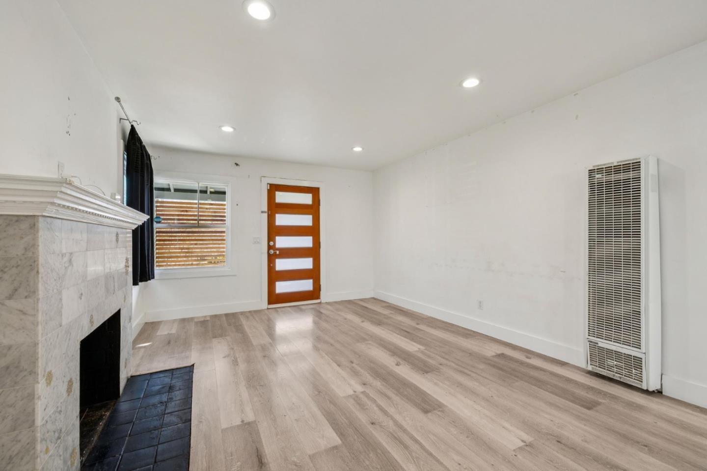 Detail Gallery Image 8 of 28 For 2139 108th Ave, Oakland,  CA 94603 - 3 Beds | 1 Baths