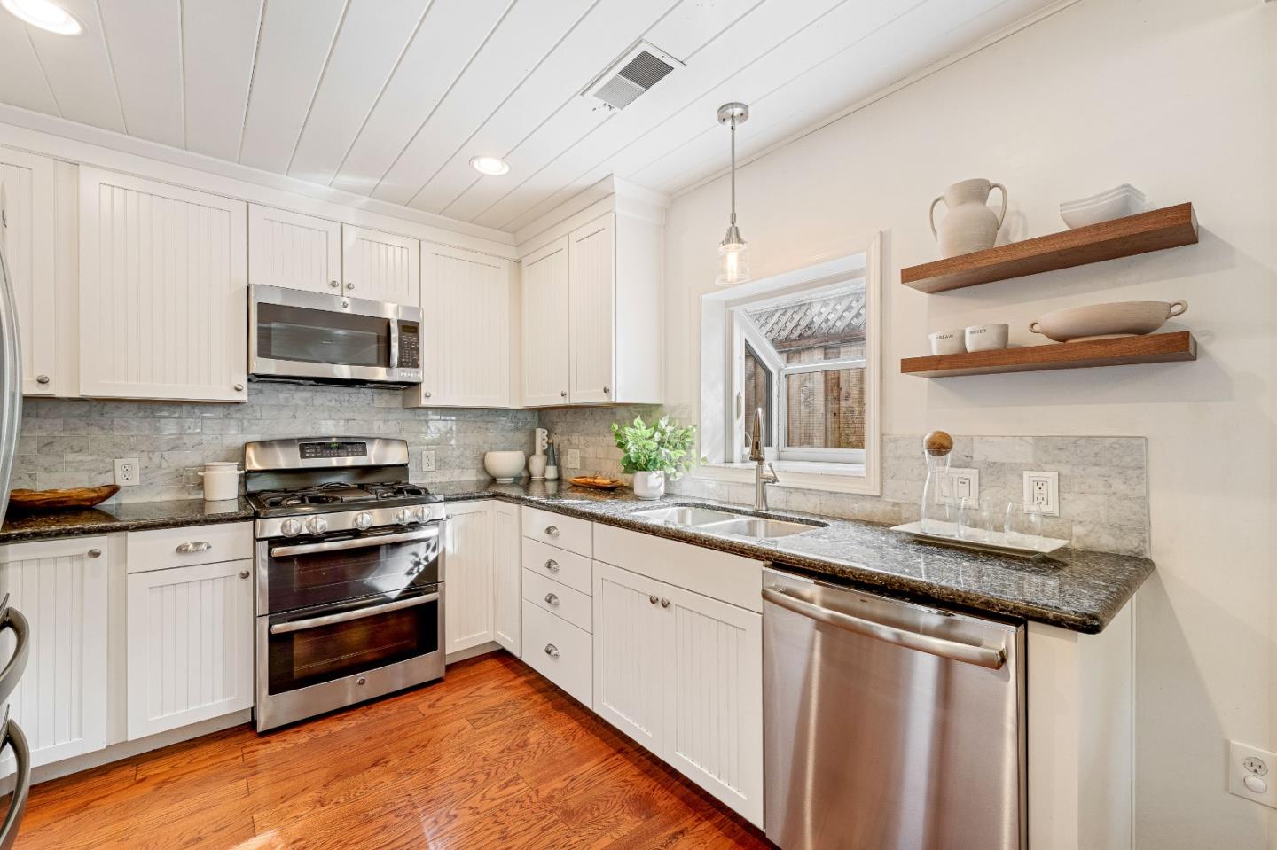 Detail Gallery Image 15 of 45 For 415 Hannon Ave, Monterey,  CA 93940 - 2 Beds | 2 Baths