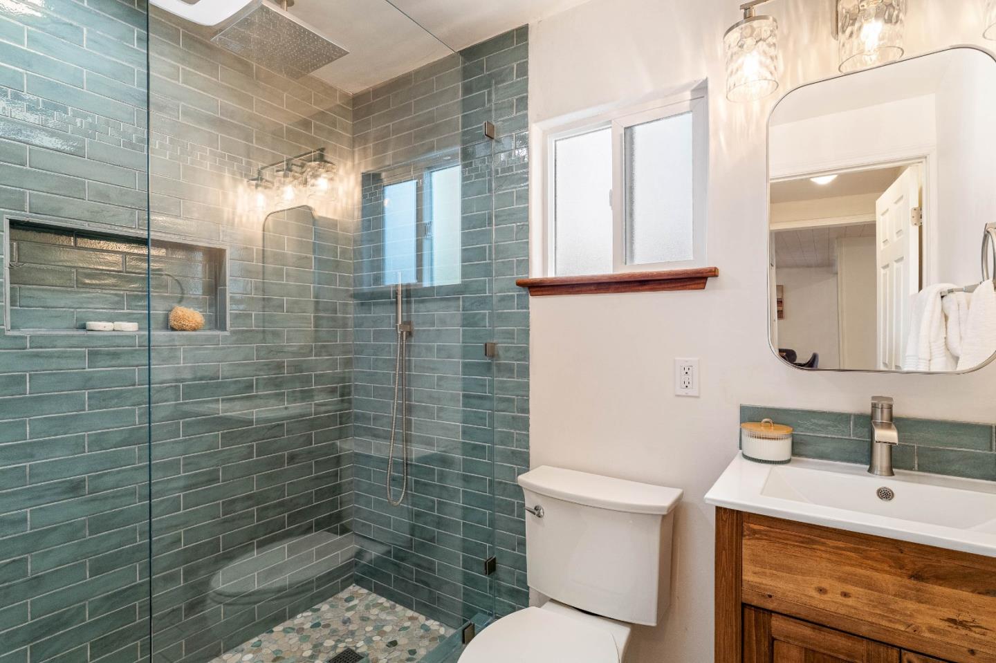 Detail Gallery Image 24 of 45 For 415 Hannon Ave, Monterey,  CA 93940 - 2 Beds | 2 Baths