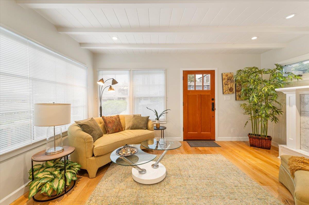 Detail Gallery Image 13 of 31 For 132 6th St, Pacific Grove,  CA 93950 - 2 Beds | 1 Baths