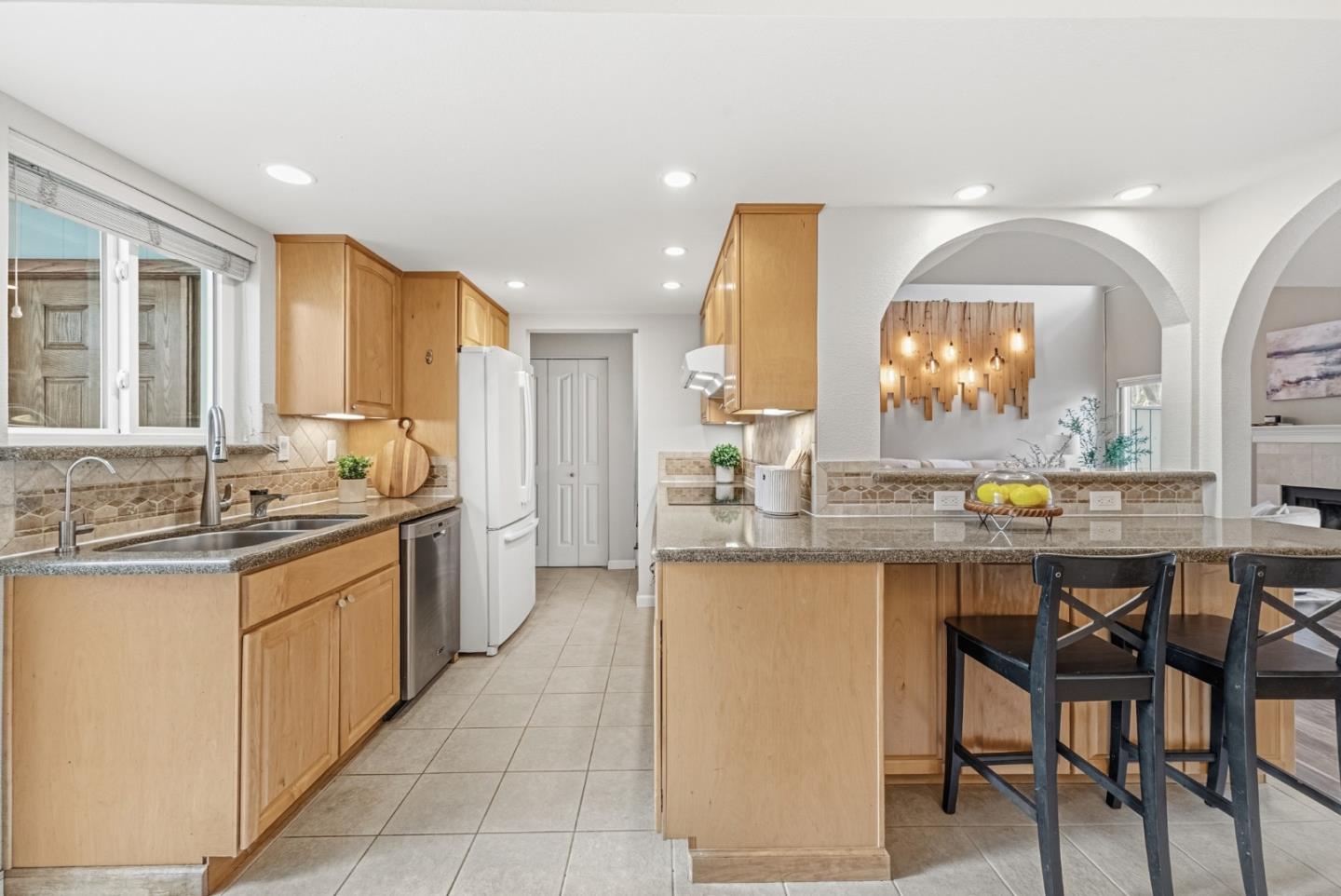 Detail Gallery Image 4 of 35 For 7435 Maywood Dr, Pleasanton,  CA 94588 - 3 Beds | 2/1 Baths