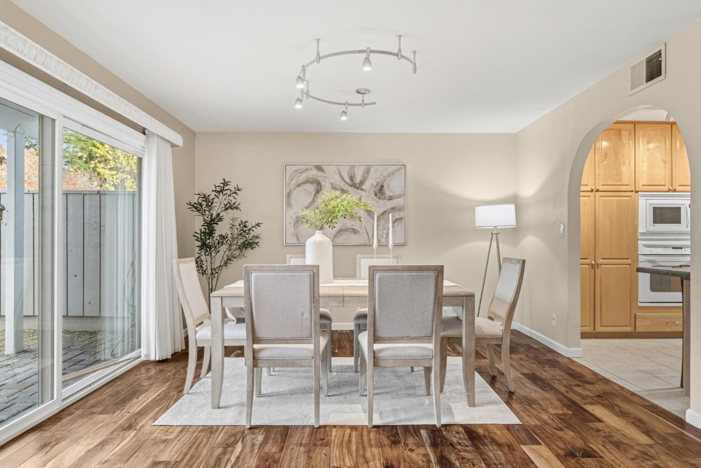 Detail Gallery Image 7 of 35 For 7435 Maywood Dr, Pleasanton,  CA 94588 - 3 Beds | 2/1 Baths