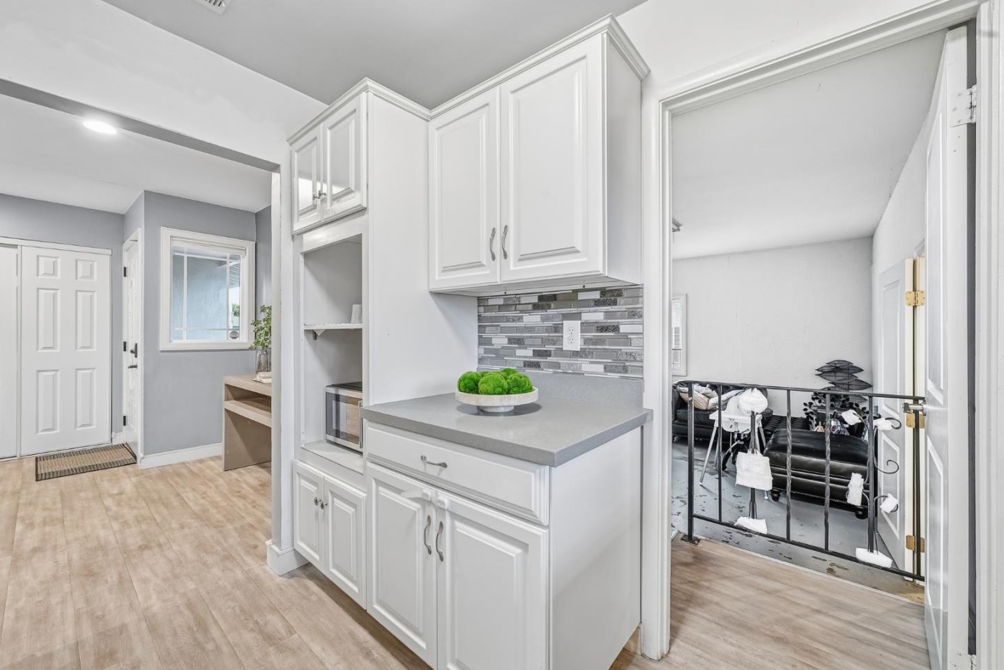 Detail Gallery Image 12 of 41 For 2427 Holland St, San Mateo,  CA 94403 - 3 Beds | 2 Baths