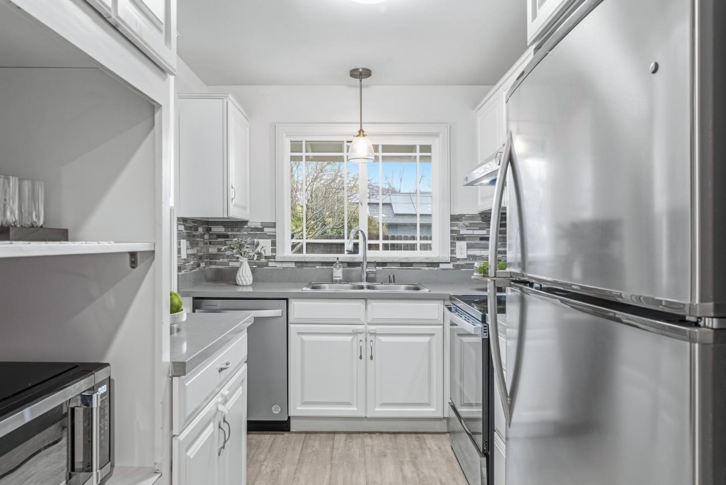 Detail Gallery Image 13 of 41 For 2427 Holland St, San Mateo,  CA 94403 - 3 Beds | 2 Baths