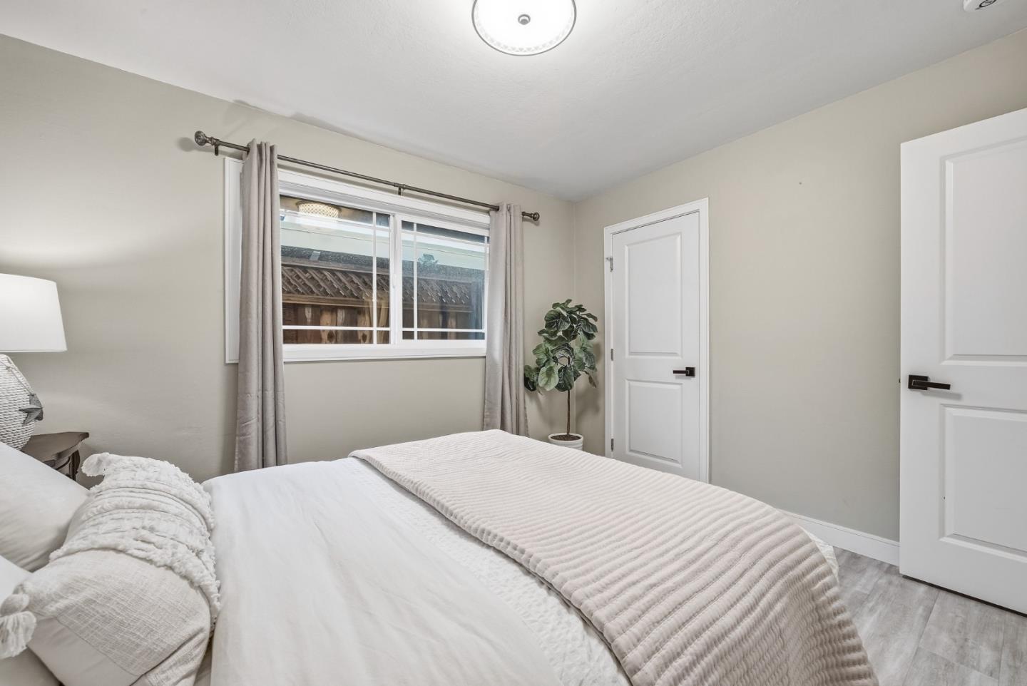 Detail Gallery Image 17 of 41 For 2427 Holland St, San Mateo,  CA 94403 - 3 Beds | 2 Baths