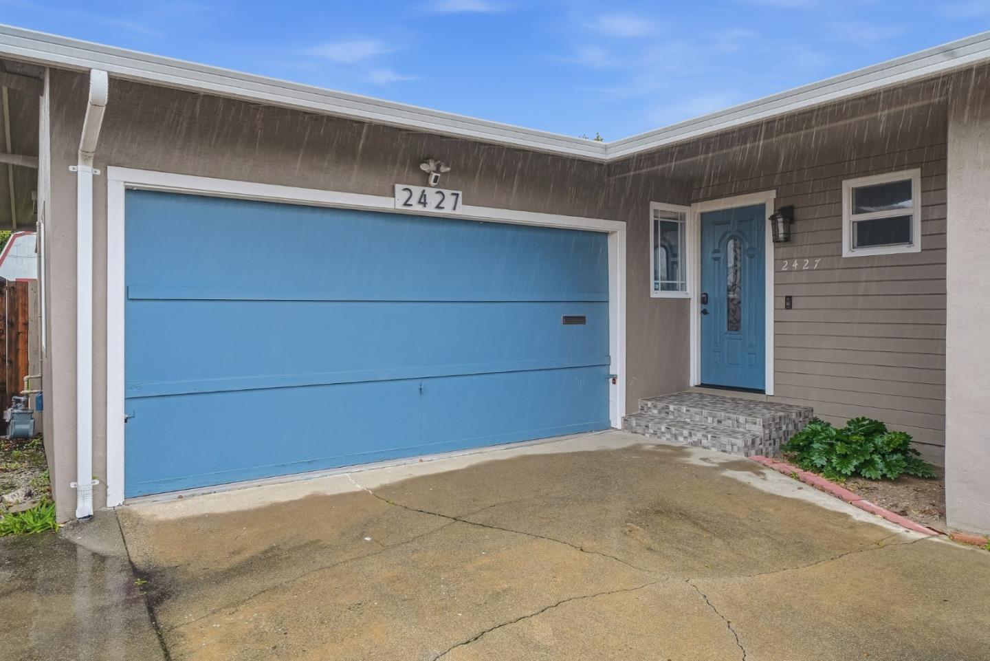 Detail Gallery Image 2 of 41 For 2427 Holland St, San Mateo,  CA 94403 - 3 Beds | 2 Baths