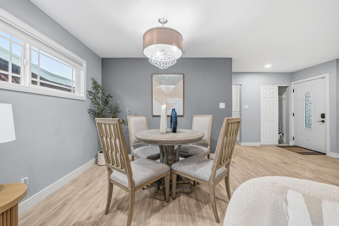 Detail Gallery Image 8 of 41 For 2427 Holland St, San Mateo,  CA 94403 - 3 Beds | 2 Baths