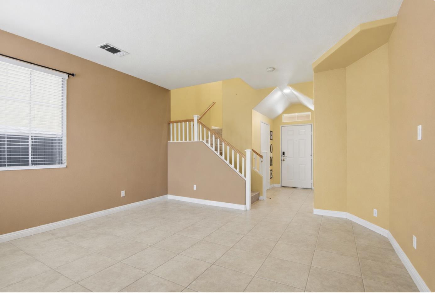 Detail Gallery Image 10 of 12 For 7208 Paseo Del Rio, Los Angeles,  CA 90040 - 3 Beds | 2/1 Baths