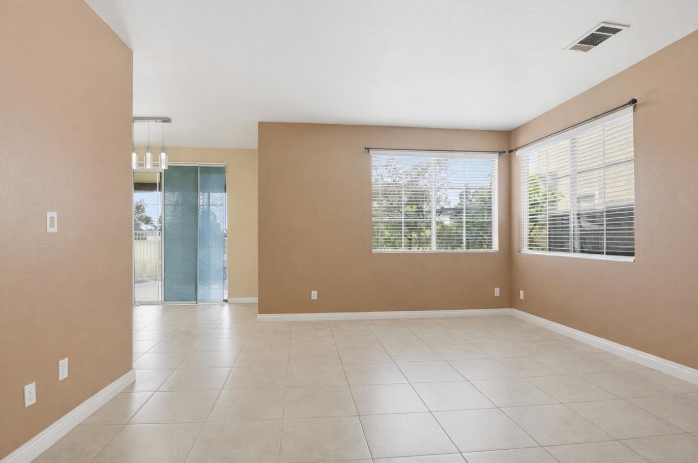 Detail Gallery Image 11 of 12 For 7208 Paseo Del Rio, Los Angeles,  CA 90040 - 3 Beds | 2/1 Baths